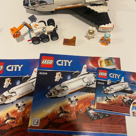 LEGO City Set 60226 Mars Research Shuttle - Picture 6 of 8